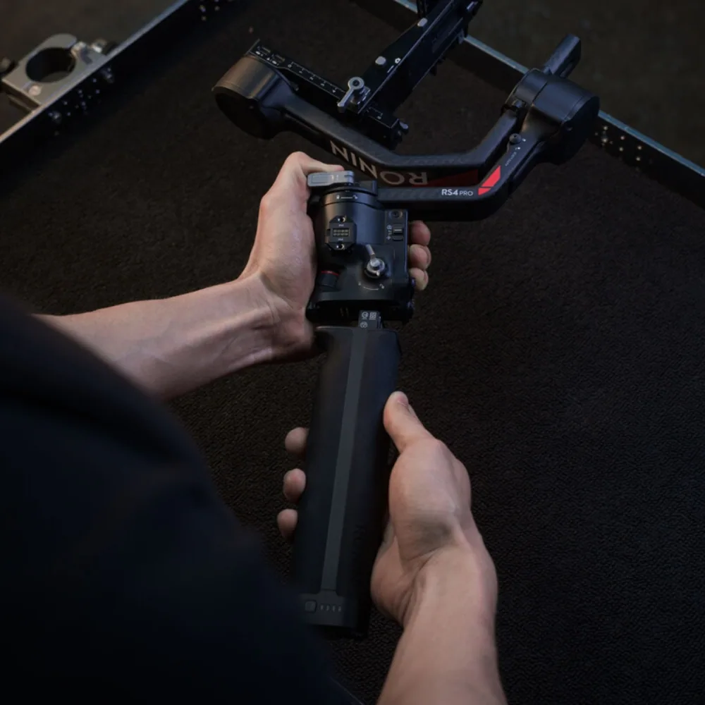 DJI RS BG70 High-Capacity Battery Grip 4