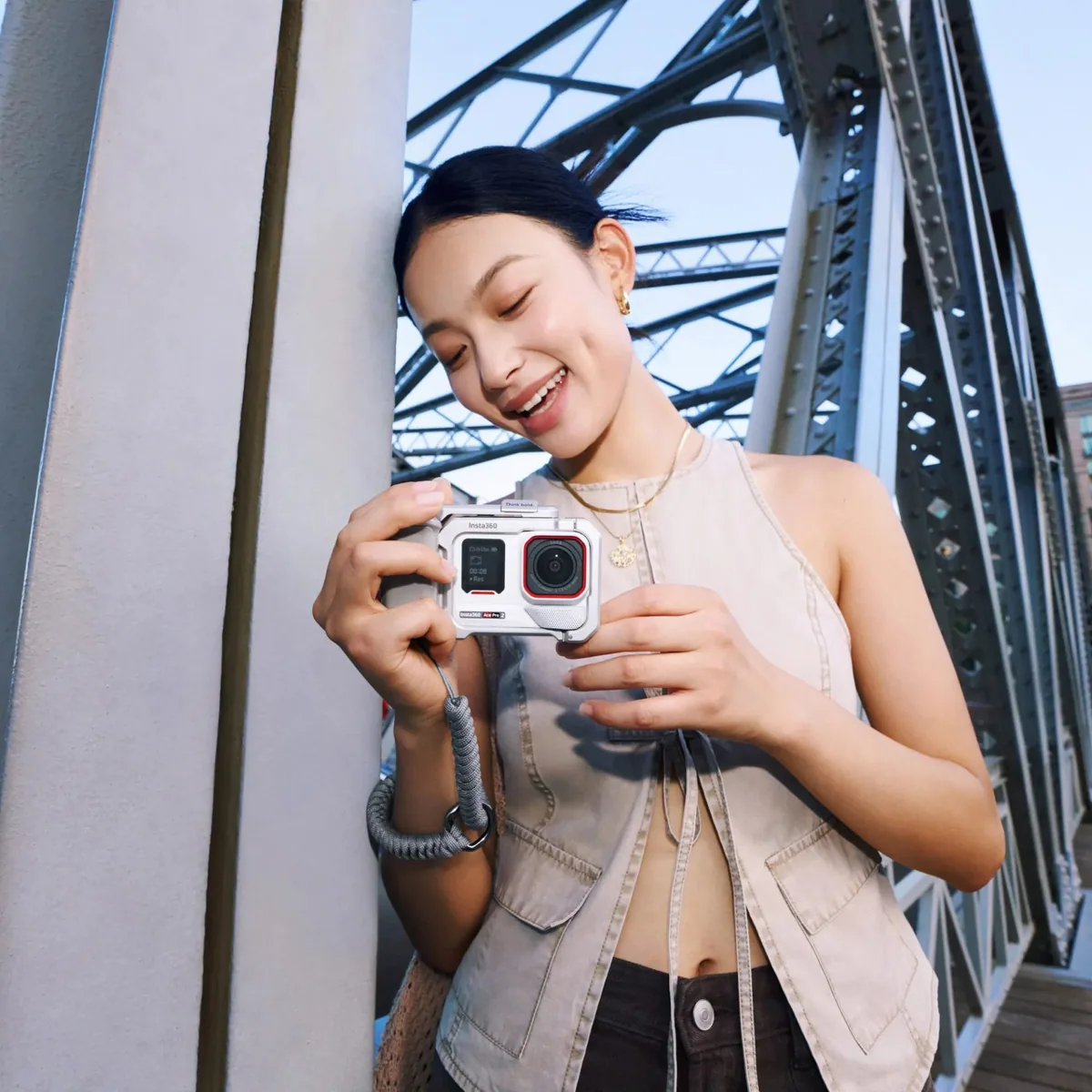 Insta360 Ace Pro 2 Single Battery Xplorer Bundle (White+Silver) 3