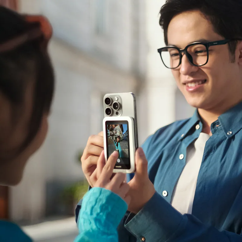 Insta360 Snap (Selfie Screen with Light) 4