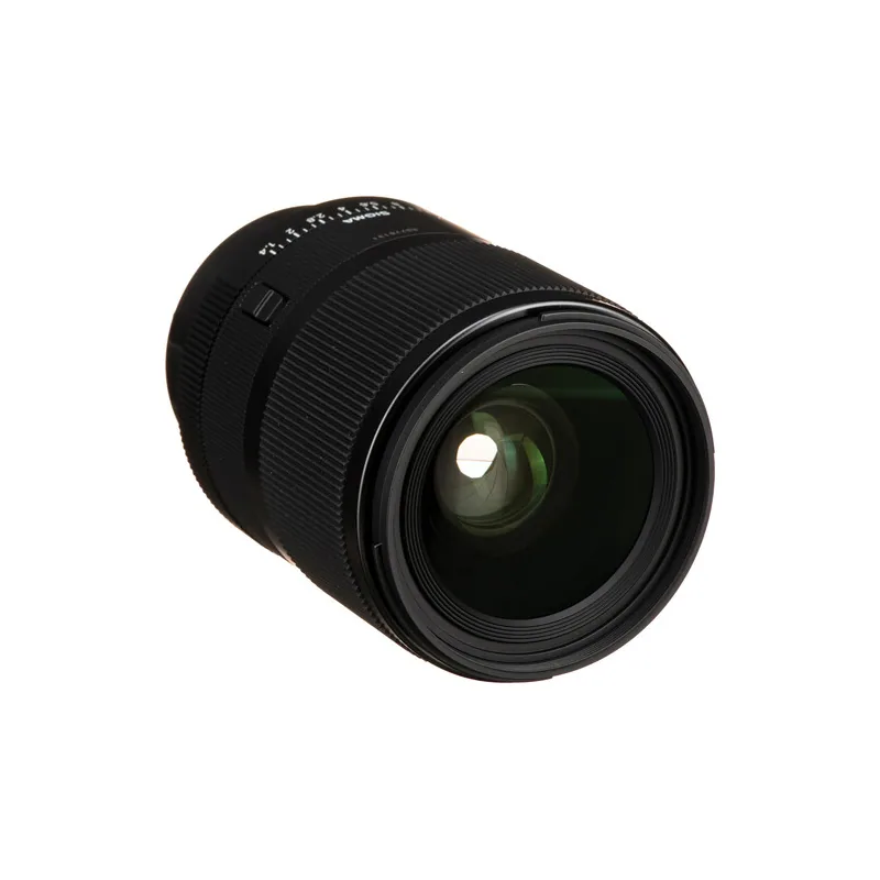 Sigma 35mm f/1.4 DG DN (Sony E) 3